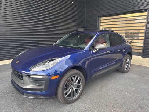 Certified 2026 Porsche Macan Turbo AWD/4WD image 1
