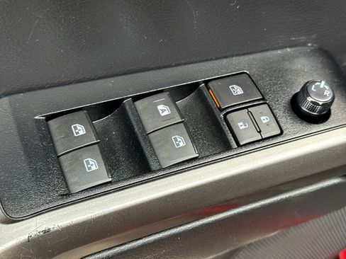 Used 2022 Toyota Tacoma SR5 w/ Technology Package image 20