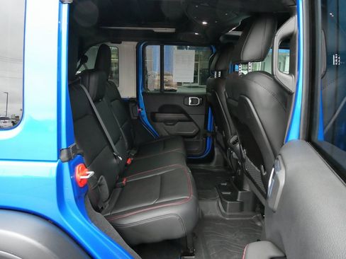 Used 2024 Jeep Wrangler Unlimited Rubicon w/ Technology Group image 16