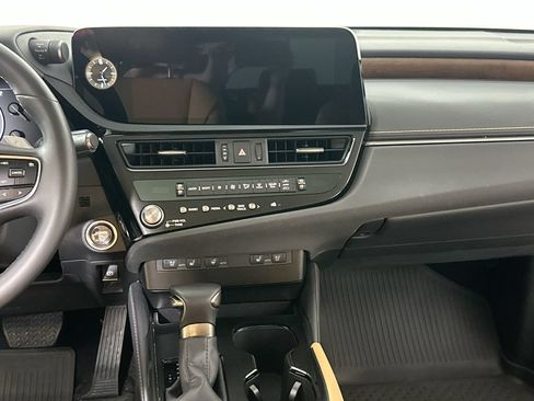 Used 2025 Lexus ES 300h w/ Premium Package FWD image 18