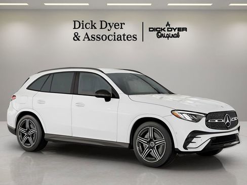 Used 2025 Mercedes-Benz GLC 300 4MATIC image 1