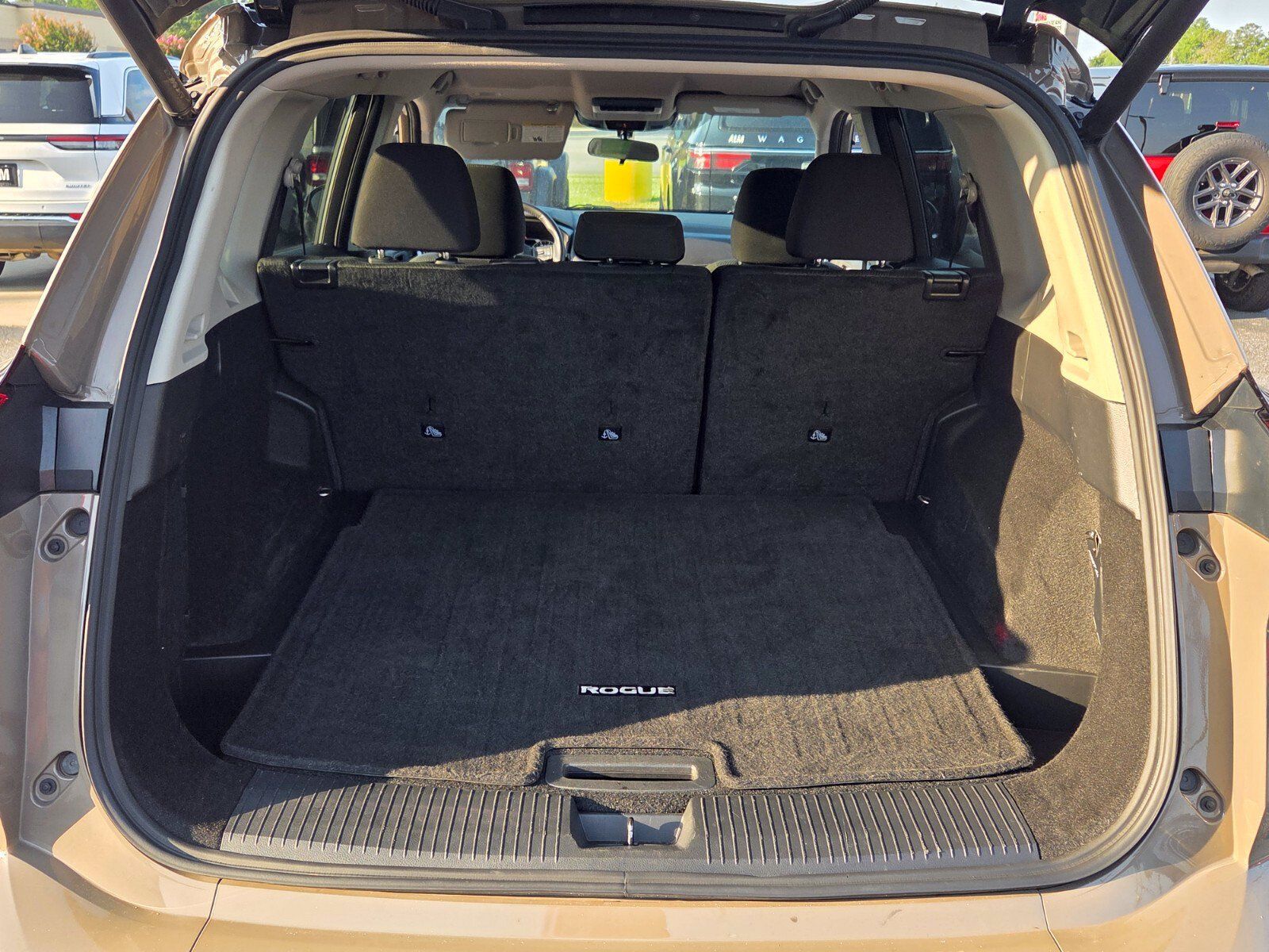 Used 2025 Nissan Rogue SV FWD image 11