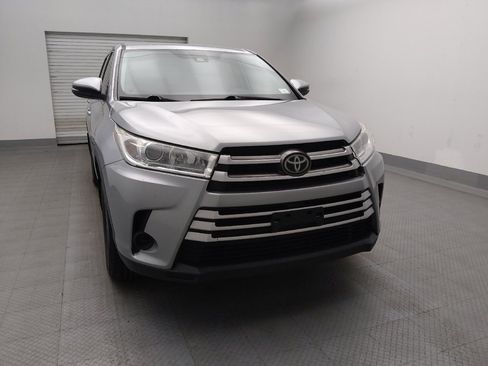 Used 2019 Toyota Highlander LE AWD/4WD image 14