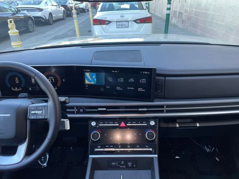 Used 2025 Hyundai Santa Fe SEL image 17