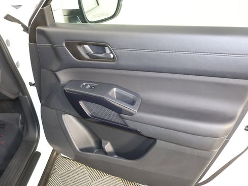 Used 2025 Nissan Pathfinder SV image 41