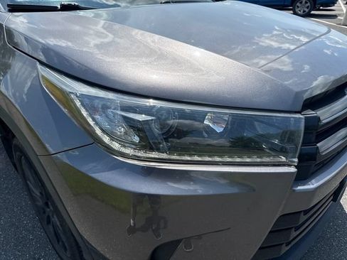 Used 2019 Toyota Highlander SE AWD/4WD image 12