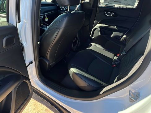 New 2026 Jeep Compass Latitude image 23