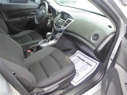 Used 2016 Chevrolet Cruze LT image 18