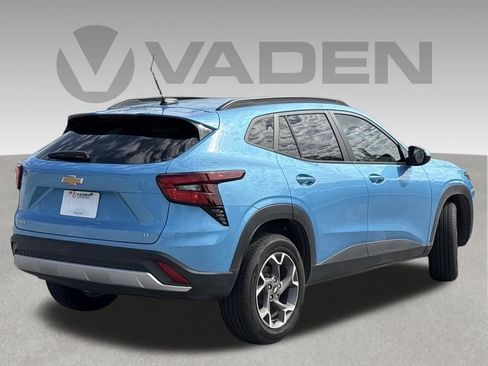Used 2025 Chevrolet Trax LT FWD image 23