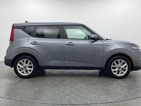 Used 2025 Kia Soul LX w/ LX Technology Package FWD image 8