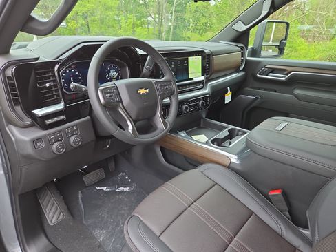 New 2026 Chevrolet Silverado 3500 High Country w/ Technology Package AWD/4WD image 8
