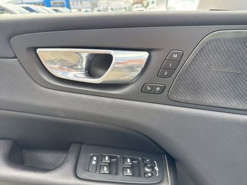 Used 2019 Volvo XC60 T5 R-Design image 12