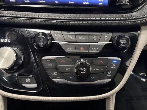 Used 2024 Chrysler Pacifica Limited w/ Trailer Tow Group image 20