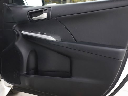 Used 2013 Toyota Camry SE image 9
