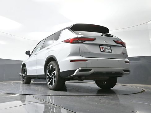 Used 2024 Mitsubishi Outlander SE image 56