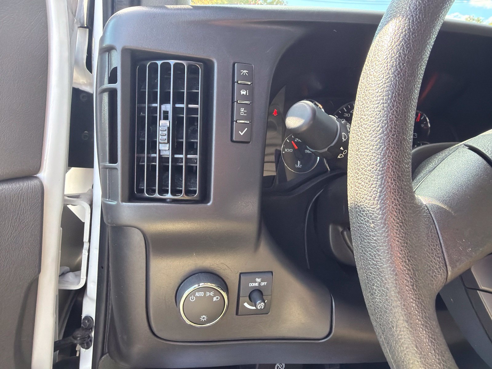 Used 2025 Chevrolet Express 2500 w/ Driver Convenience Package RWD image 18