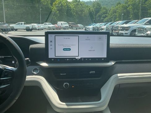 Certified 2025 Ford Explorer Platinum w/ Ultimate Package AWD/4WD image 19