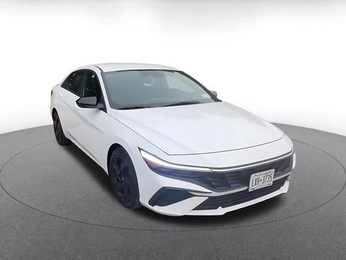 Used 2026 Hyundai Elantra Sport FWD image 3