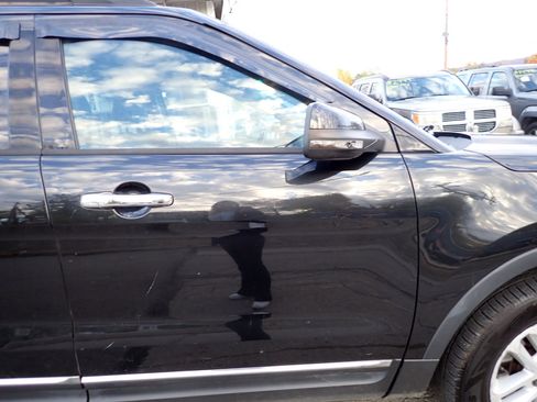 Used 2013 Ford Explorer XLT w/ Class III Trailer Tow Pkg image 12