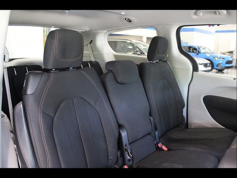 Used 2018 Chrysler Pacifica Touring Plus FWD image 20