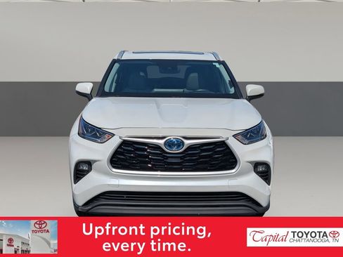 Used 2023 Toyota Highlander Bronze Edition image 3