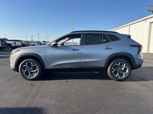New 2026 Chevrolet Trax LT w/ LT Convenience Package FWD image 3