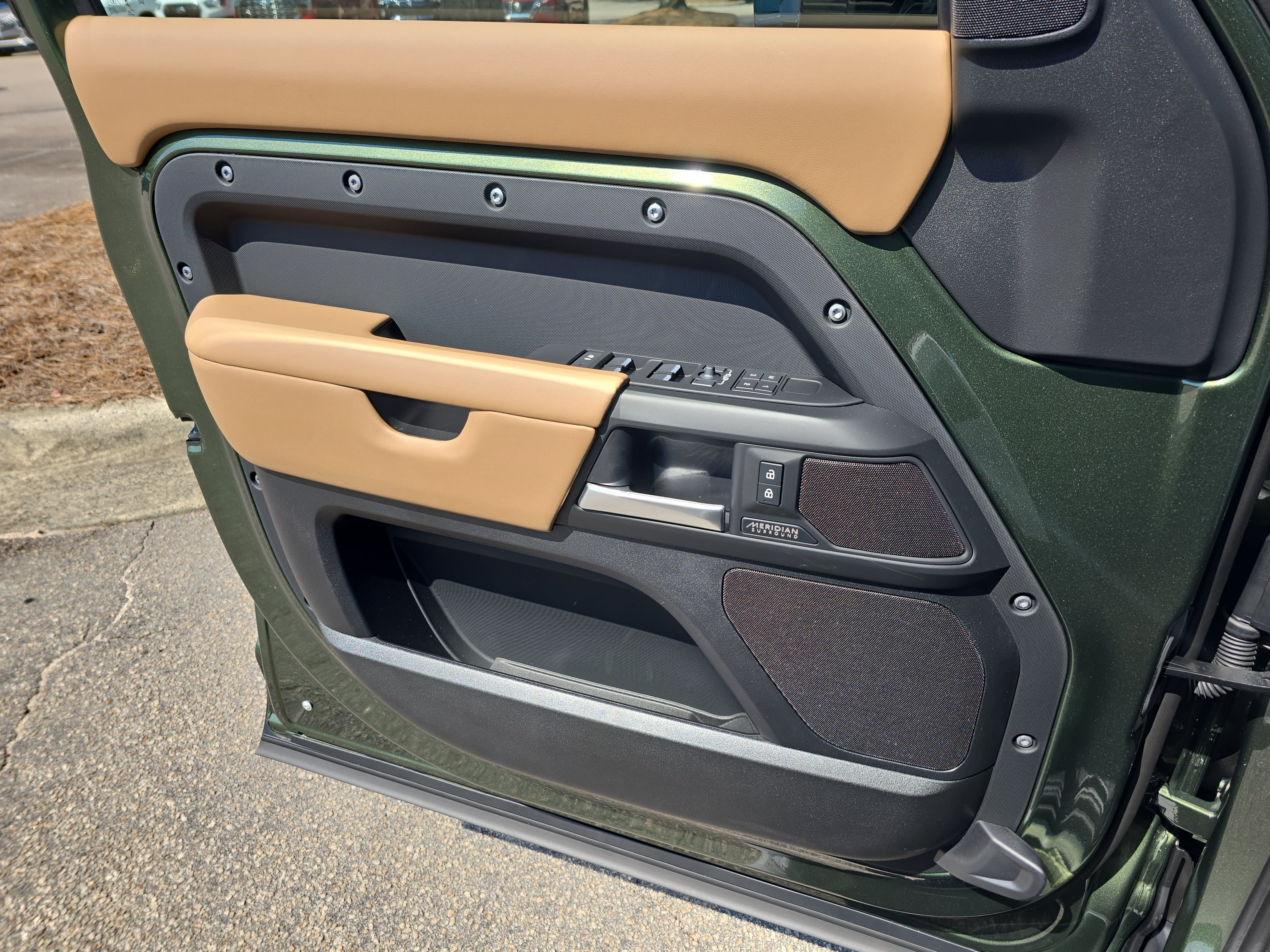 New 2026 Land Rover Defender 110 X-Dynamic SE AWD/4WD image 27