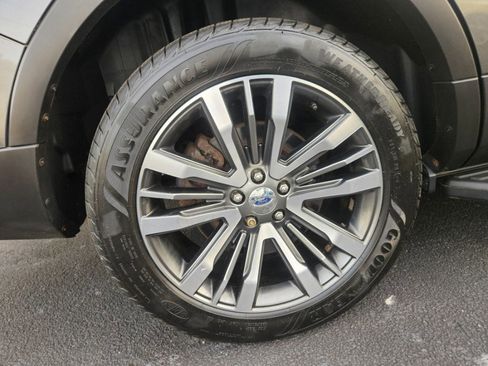 Used 2016 Ford Explorer Platinum image 36