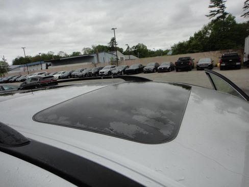 Used 2019 Nissan Pathfinder SL image 18