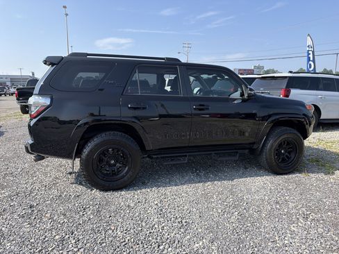 Used 2022 Toyota 4Runner TRD Off-Road Premium AWD/4WD image 3