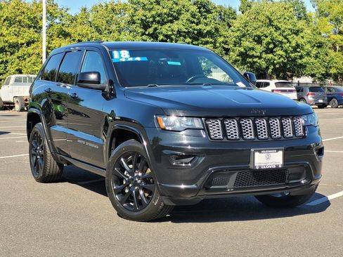 Used 2018 Jeep Grand Cherokee Altitude AWD/4WD image 2
