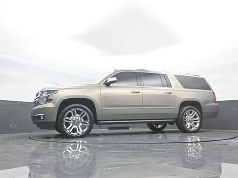 Used 2019 Chevrolet Suburban Premier w/ Premier Plus Edition image 32