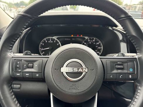 Used 2025 Nissan Pathfinder SV FWD image 11