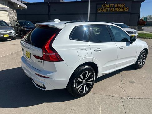Used 2024 Volvo XC60 B5 Core AWD/4WD image 3
