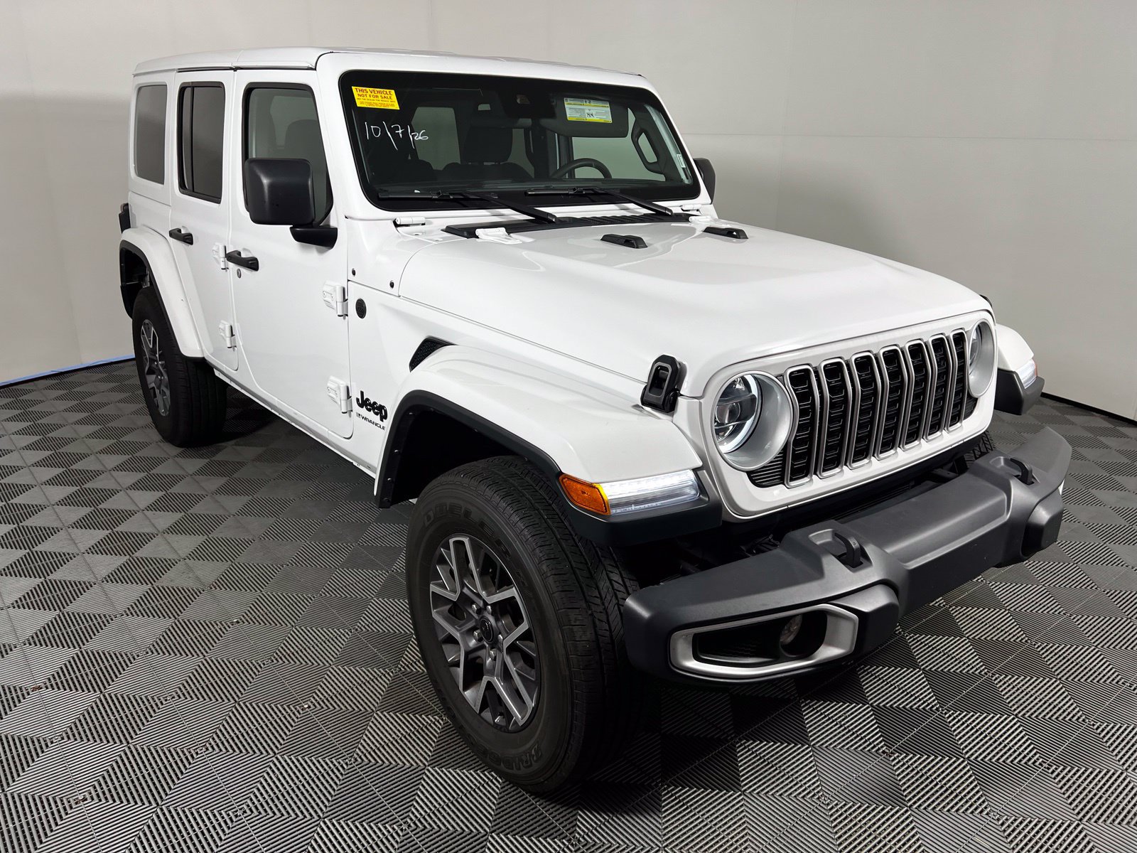 Used 2025 Jeep Wrangler Unlimited Sahara AWD/4WD image 3