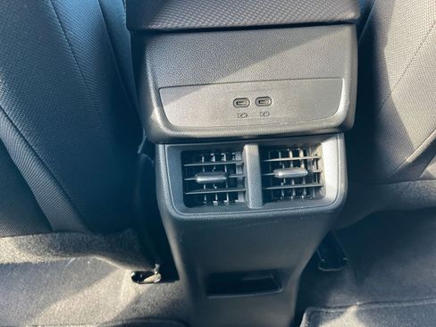 Used 2025 Chevrolet Equinox LT image 23