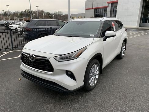 New 2026 Toyota Highlander Limited image 1