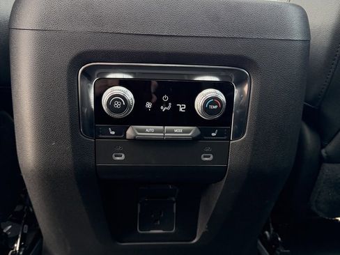 Certified 2023 GMC Yukon SLT w/ SLT Premium Package image 12