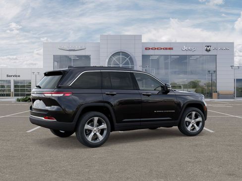 New 2025 Jeep Grand Cherokee Limited w/ Trailer Tow Package image 16