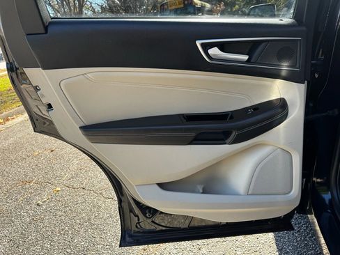 Used 2020 Ford Edge Titanium image 10