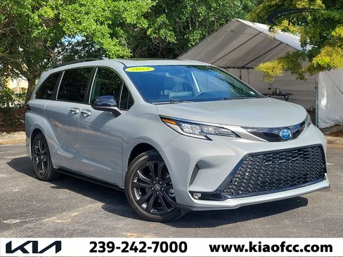 Used 2023 Toyota Sienna XSE w/ XSE Plus Package FWD image 1