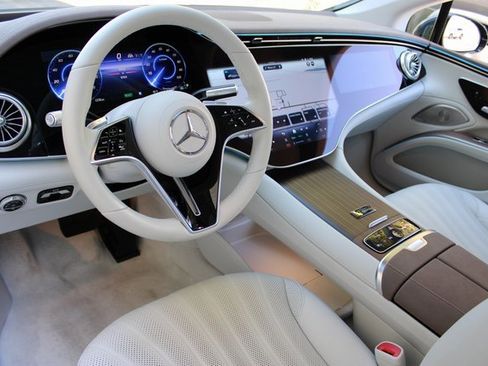 Used 2023 Mercedes-Benz EQS 580 4MATIC Sedan image 9