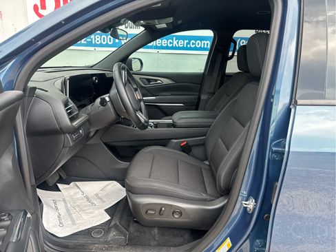 Used 2025 Chevrolet Traverse LT w/ Driver Confidence Package FWD image 24