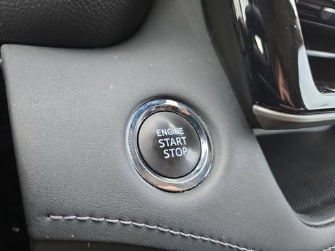 Used 2023 Toyota Highlander LE AWD/4WD image 33