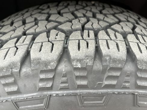 Used 2024 GMC Sierra 2500 AT4 w/ Technology Package image 11