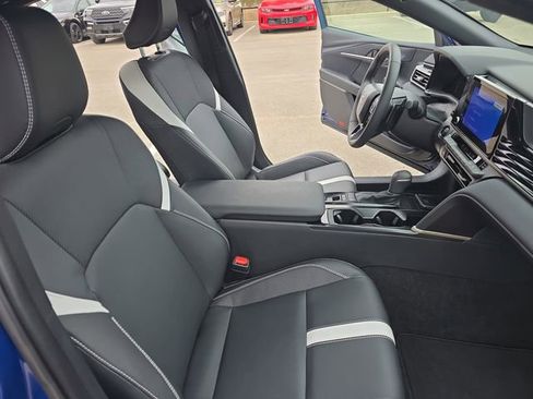 Used 2025 Toyota Camry SE image 10