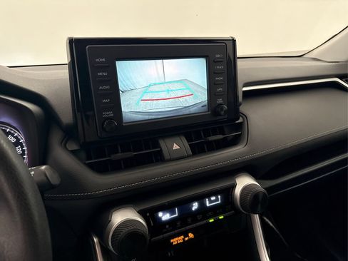 Used 2019 Toyota RAV4 LE FWD image 38