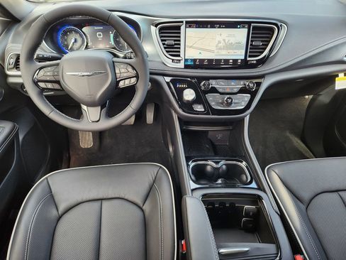 New 2026 Chrysler Pacifica Limited w/ S Appearance Package AWD/4WD image 11