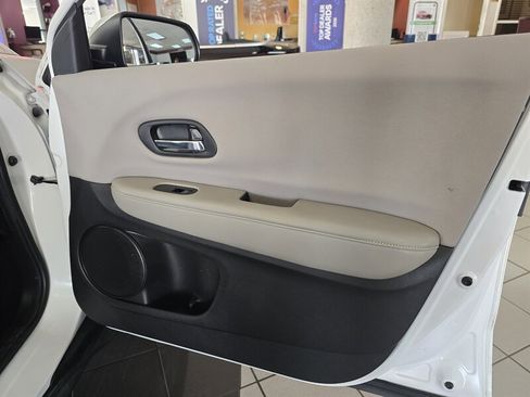 Used 2016 Honda HR-V LX image 10