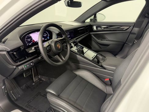 Certified 2025 Porsche Panamera image 4
